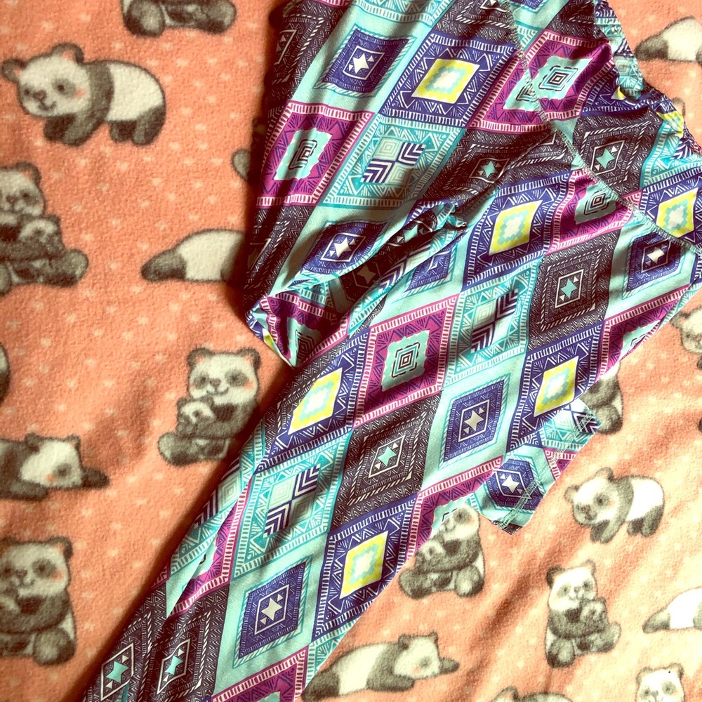 Workout Athletic Leggings size large Aztec design